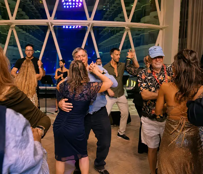 cruise-dance-04